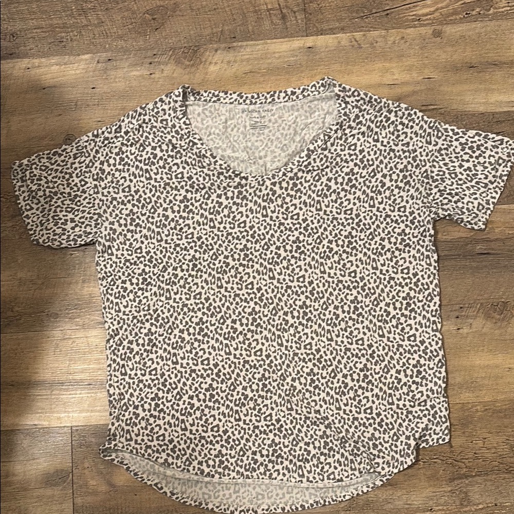 American Eagle Outfitters Cream and White Relaxed Fit T-Shirt
